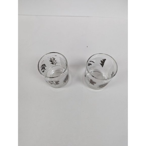 Set of 2 Vintage Libbey Silver Leaf Frosted Glasses 3" by 2 1/4" - Picture 2 of 6